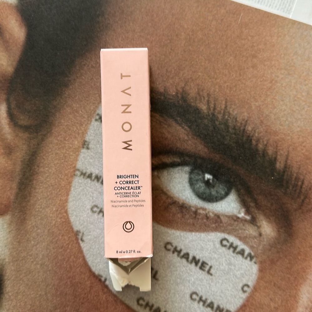 Monat Brighten + correct concealer, medium